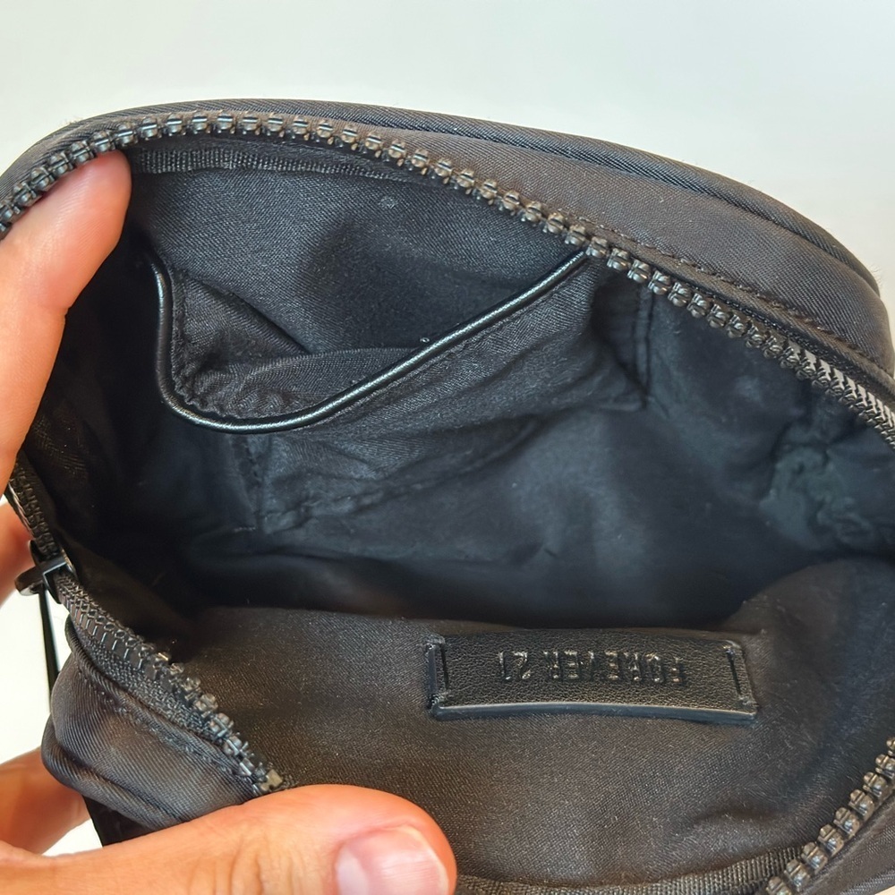 Black Crossbody Fanny Pack ▪️ - Picture 4 of 7